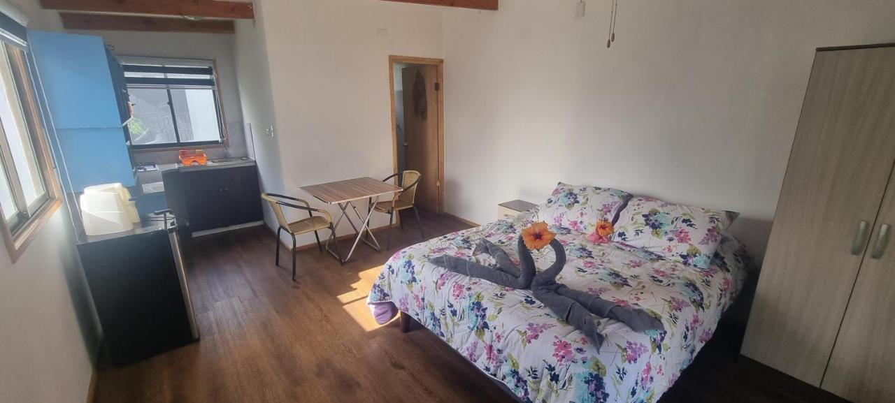 Апартаменты Hostal Henua Roa 2 Ханга-Роа Экстерьер фото