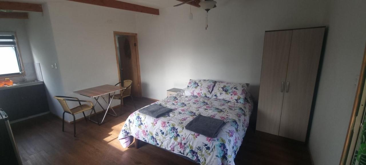 Апартаменты Hostal Henua Roa 2 Ханга-Роа Экстерьер фото
